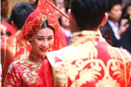 十二生肖联手对抗凶猛恶龙，鼠最终摧毁妖孽取得胜利并共同誓言团结友爱。